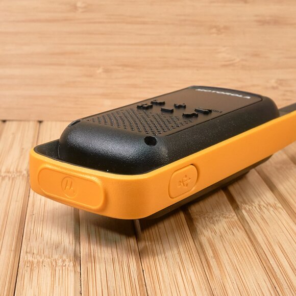 Motorola T471 Talkabout Two-Way Radio (Pair) with Charger Dock - Picture 5 of 7